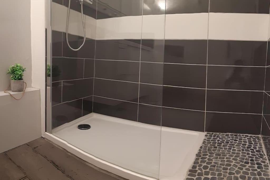 Апартаменты Au Calme, 200M Du Centre T2 Avec Balcon Et Parking Каси Экстерьер фото